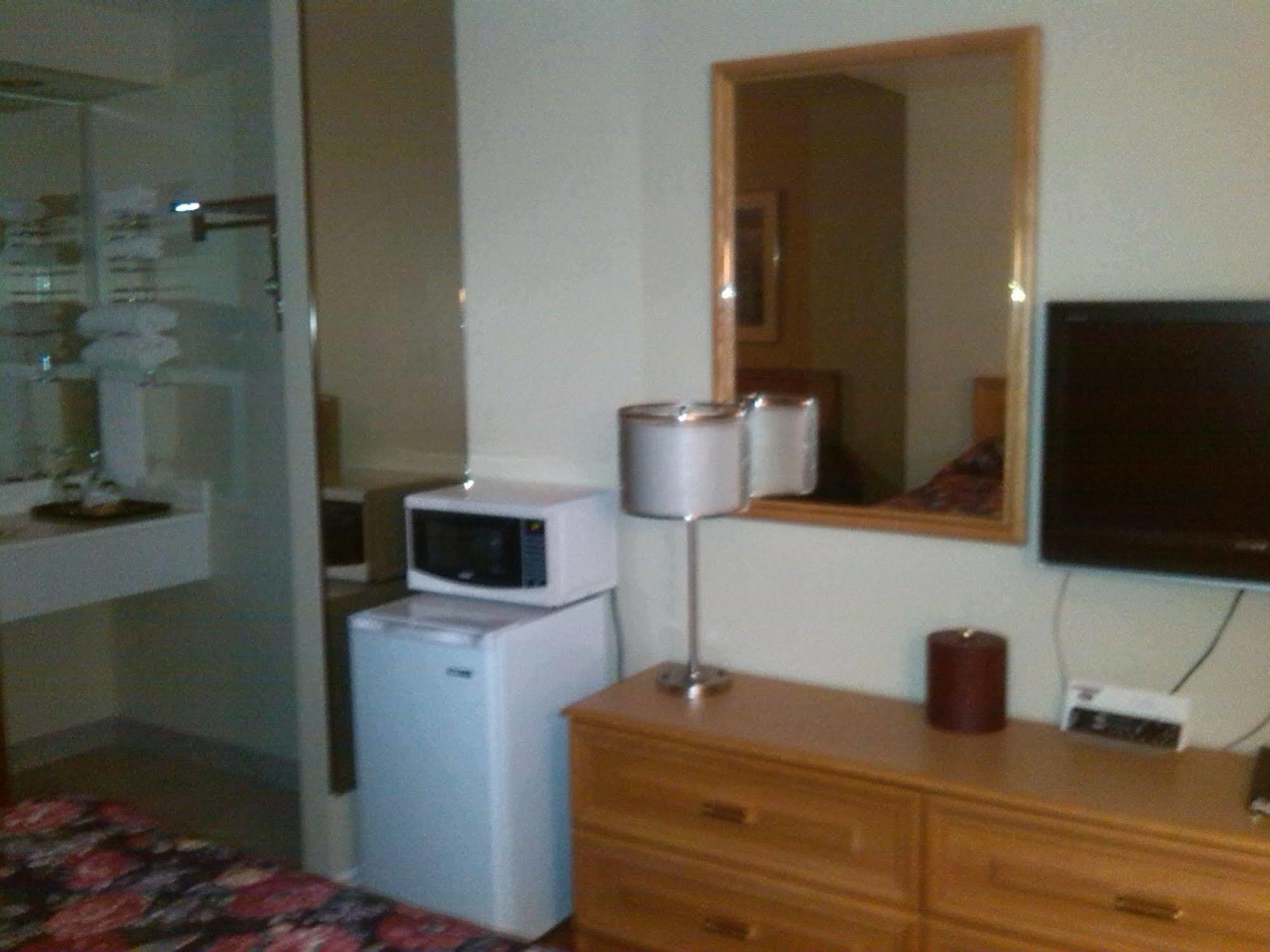 Motel La Siesta Saint-Lambert-Chambly エクステリア 写真