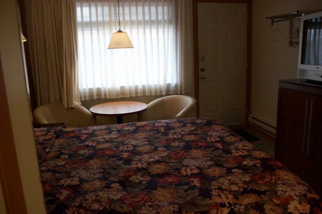 Motel La Siesta Saint-Lambert-Chambly エクステリア 写真
